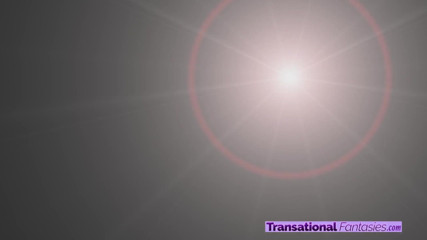 Transational Fantasies: Bella ragazza ebano trans fa pipì