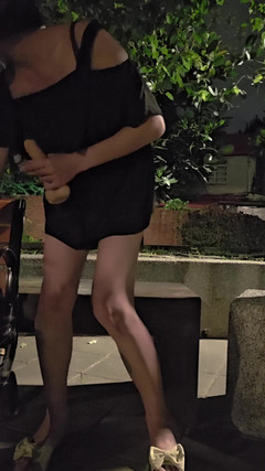 Taiwancdgirl: 可爱的伪娘婷萱户外骑乘两只假阳具