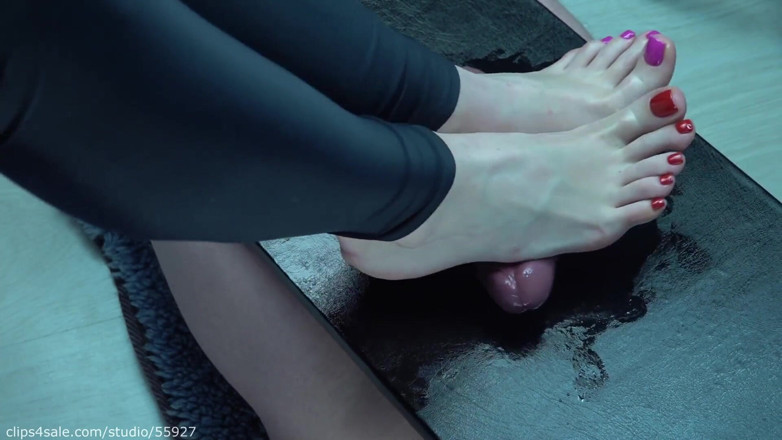 Homemade_Handjob: Ball crushing footjob