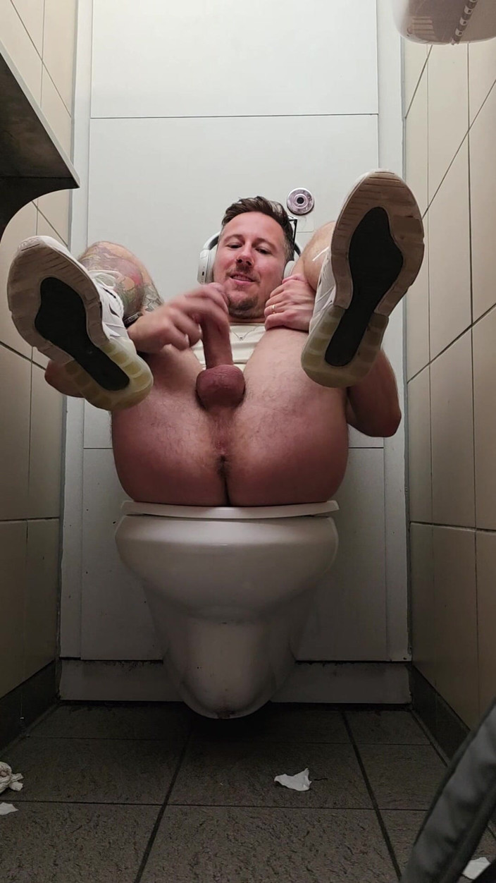 gaynaughtywelsh: Mainan Tandas Awam