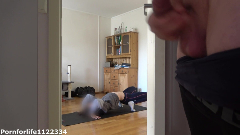 Pornforlife1122334: Rád sleduji, jak moje nevlastní sestra dělá jógu a honí...