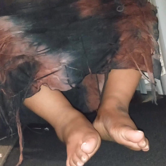Foot Patrol: Jackie's POV grande e carnuda tamanho 10 pés com pernas grossas