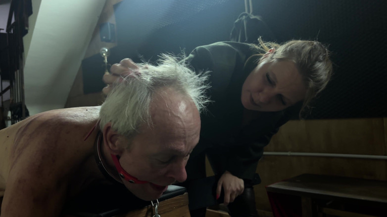 Mistress Henriette: Scenă cu bastonul din Captivitate 1