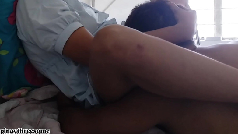 Pinay Threesome: Да детка лижет киску мачехи