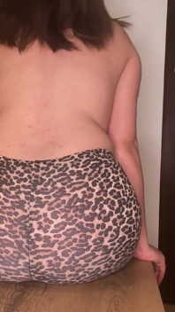Wild Thing: leggings leopardato, scoreggia come una bestia
