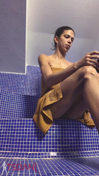 Vasca da bagno asciutta e io ero lì a distrarmi un po'.