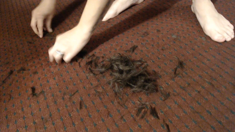 Abby Anna: Shaving her head