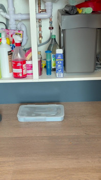 Manlief Kon Niet Betalen, Dus De Loodgieter Neukt Mijn Grote Tieten