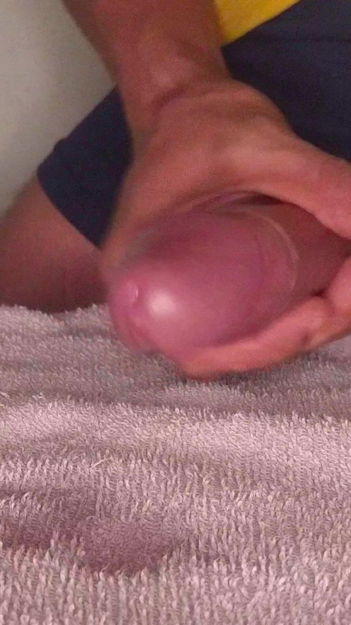 Naughty Cock: Чувак з великим членом смачно мастурбує, бажаючи приборканого рогоносця