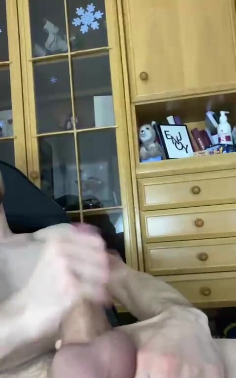 Hottestguys21: 우리는 항상 서로가 좋아하는 장난감이며, 온라인이 아닐 때, 상황은 여전히 우리 사이에 김이 모락모락 나는! 가장 좋아하는 것은 무엇인가?