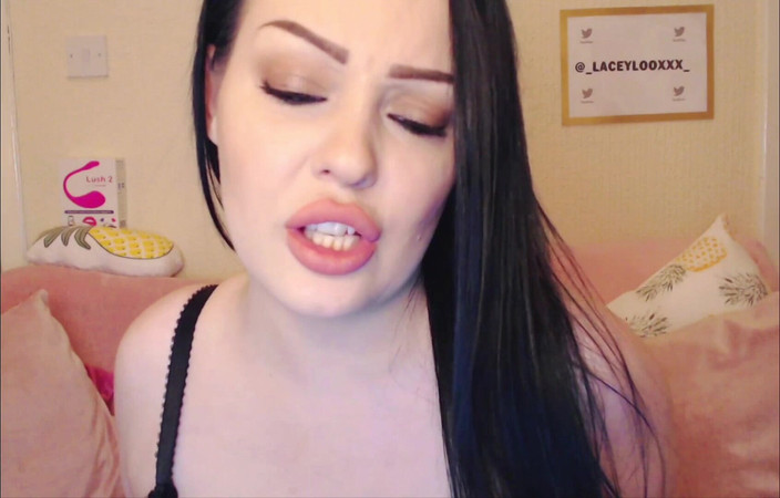 Lacey Looxxx: Webcam di umiliazione