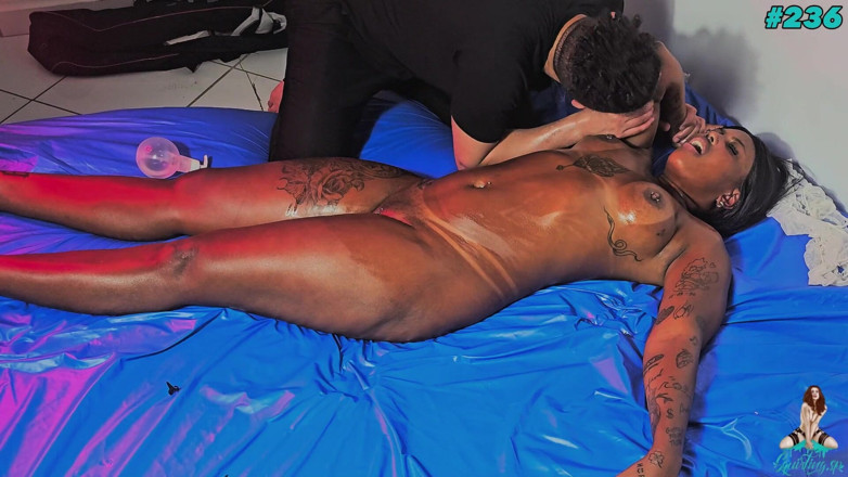 Squirting Sp: Ébano gritando tanto, mas a cama ficou tão molhada