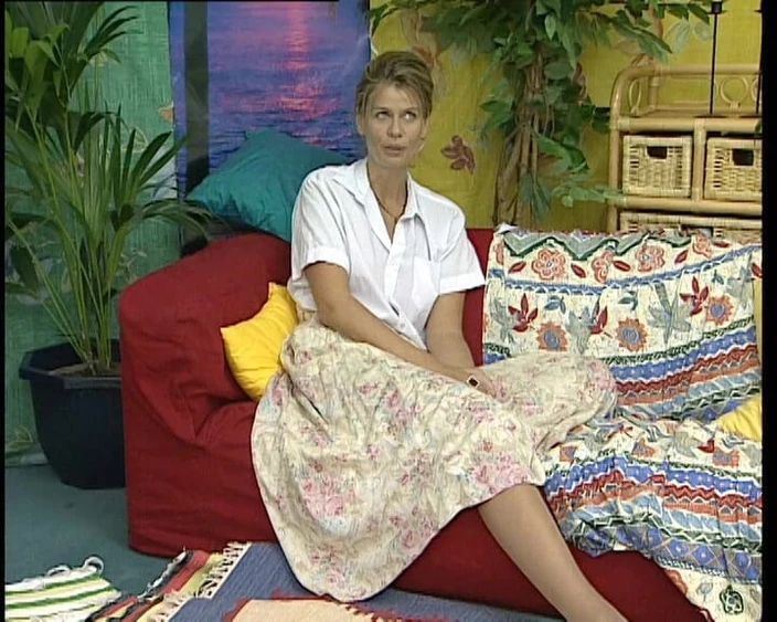 YOUR FIRST PORN: 소프트 클립의 카르멘을 지명하는 아인 Reife Dame - 소프트 클립의 카르멘이라는 성숙한 여성