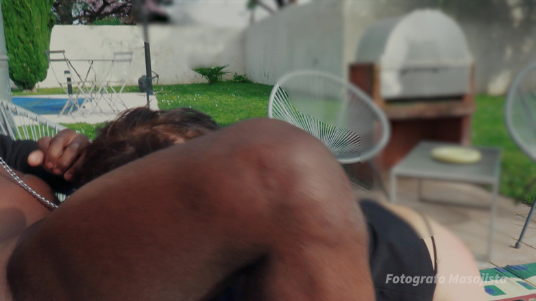 fotografo-masajista: La Nonna BDSM Viene Tirata Al Guinzaglio in Giardino Da...