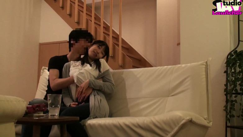 Studio JAV Launcher: 沮丧的妻子在婚姻之外找到释放，渴望温暖和秘密激情。-一个