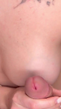 ¡Le chupé la polla hasta que se corrió en mi boca! POV