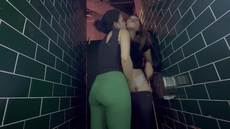 scarlettandc: Bir kadına dokunmak ne kadar lezzetli