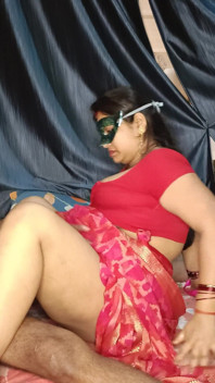 Indianca Pooja Bhabhi Face Sex Purtând Sari Și Făcând Spuirit