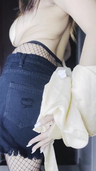ยั่วยวนในถุงน่อง