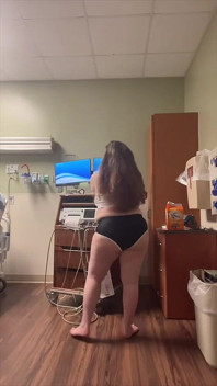 Chica Mala En Descanso En La Cama