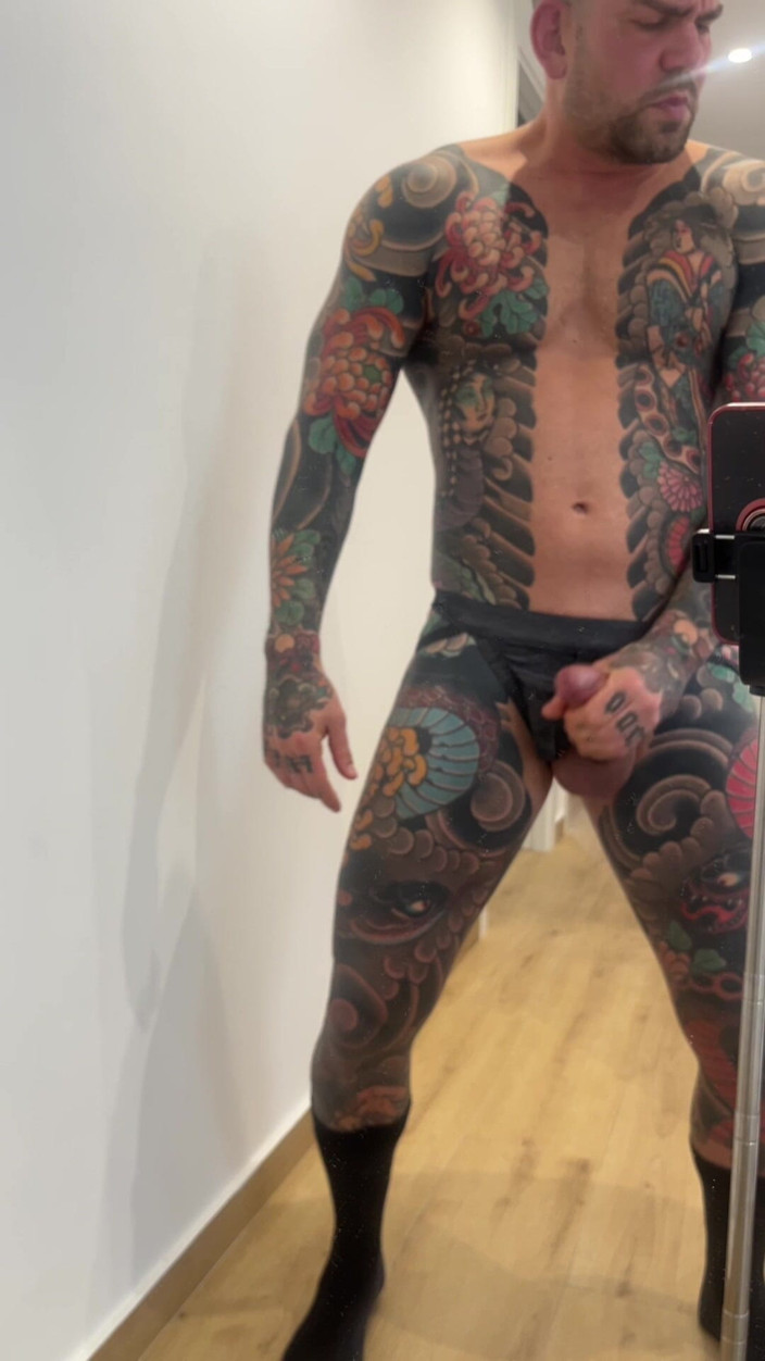 Juan Lucho Gay: Iberian Male Masturbates
