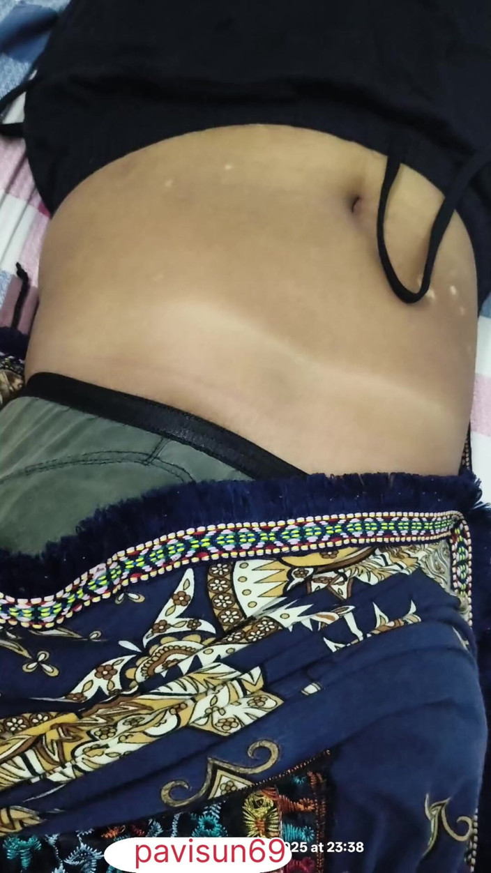 Pavi sun: Une bhabhi indienne à la chatte poilue