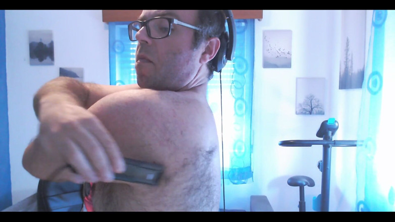 RAvingr4d4: Shaving Armpits and Shoulders