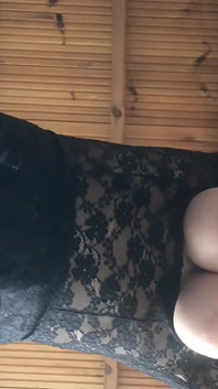 Simone, heiße ehefrau fickt doggi und squirtet dicke titten