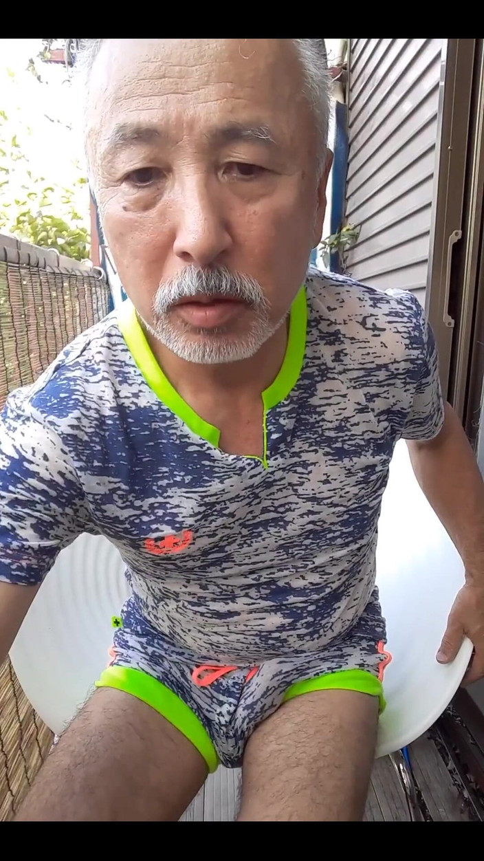 Japanese daddy: आउटडोर एशियाई आदमी हस्तमैथुन
