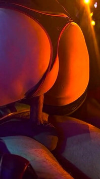 La terapista Fammi entrare e creampie nella sua figa