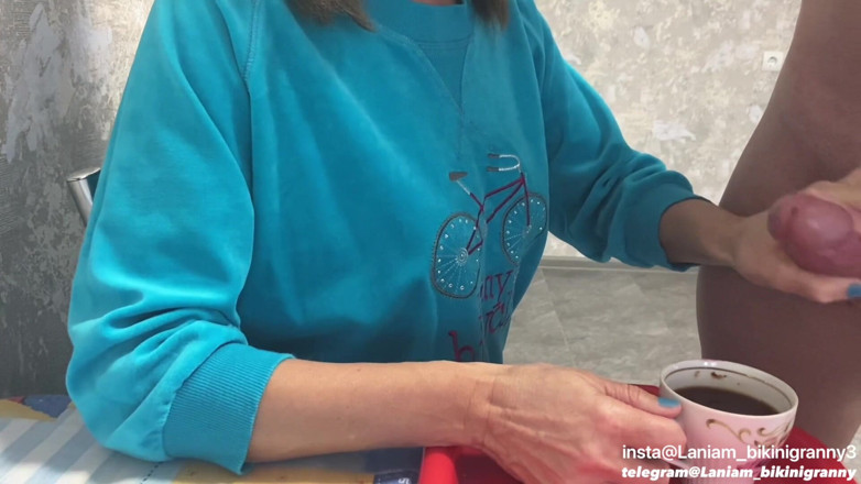 Ladyloveyoung60: Crema sborra caffè per nonna donna vestita uomo nudo Food...