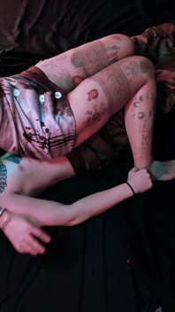 (cosplayer para) pielęgniarka i głowa piramidy z Silent Hill jebanie