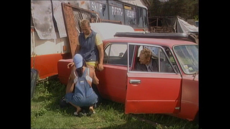 MMV films - The Original: Amatör Alman sürtük çiftlikte açık havada sikişiyor