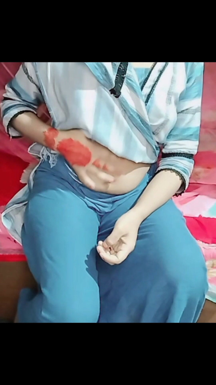 Deshi women: Przyrodnia siostra co robisz w moim pokoju? Oni nas usłyszą!