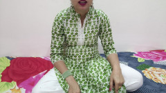 Saarabhabhi6: Une bhabhi desi coquine veut la grosse bite de son...