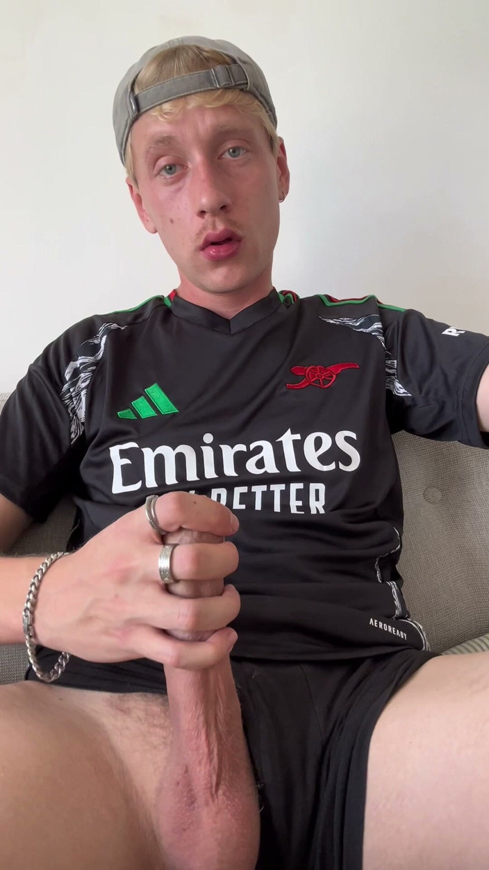 Axton Drake: Awek Arsenal Bro miang melancap