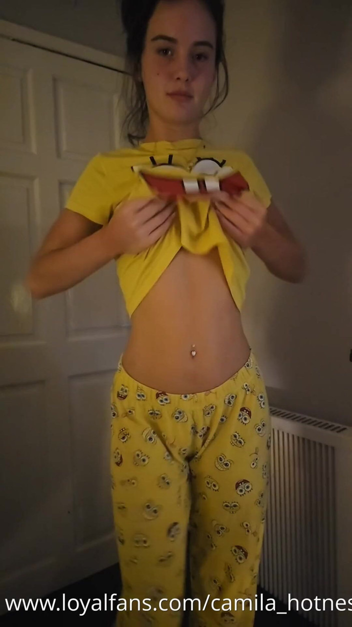 Teen Sophie: 从我的海绵女郎中脱光 pjs