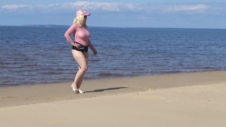 RedRoseRus: Freche Hündin Am Strand