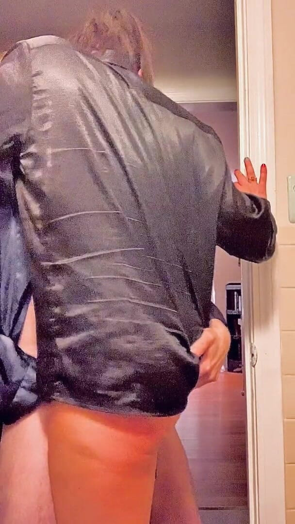 Satin Fetish King: Sesi hisap satin dan kongkek dengan Milf cantik