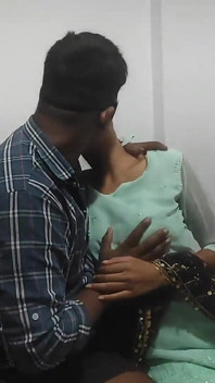 Abang tiriku ngentot aku hari ini dan aku suka banget