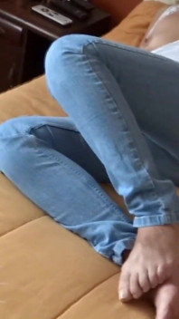 Latina Stepmother in Front of the Maid's Husband Prepares to Have Sex, Shows off, Masturbates, Wants Coc