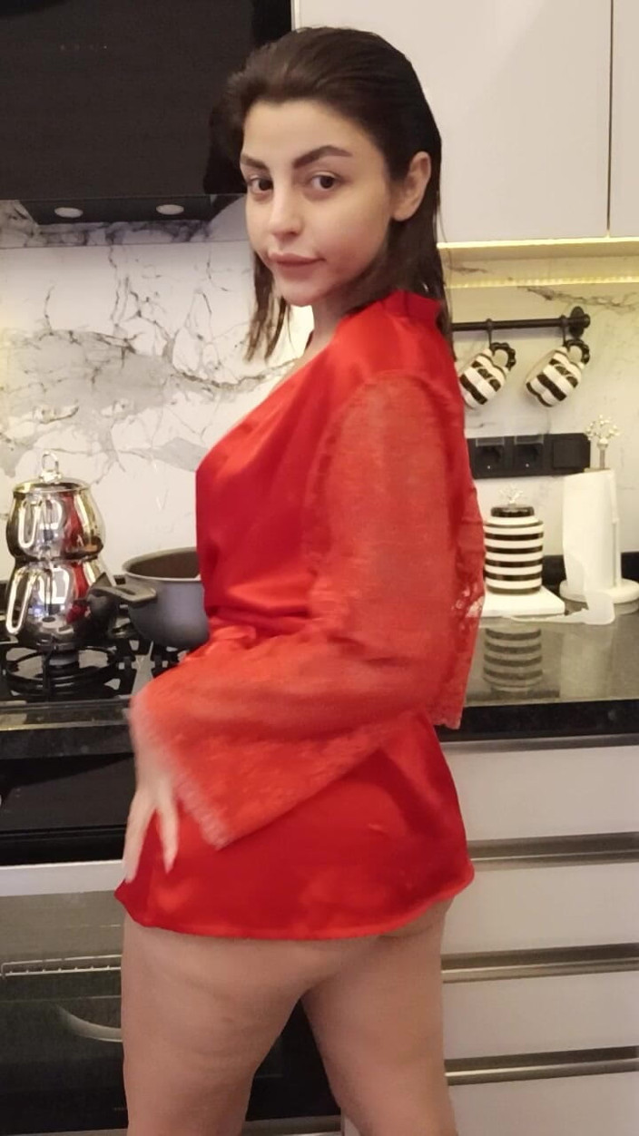 Esmer Tarcin: จินตนาการดิลโด้ทางทวารหนักในครัว (อิบราฮิม)