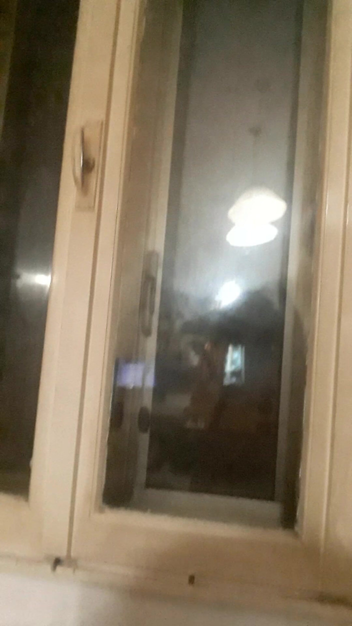 WEBREGINETTA2023: Vídeo salpicando contra la ventana