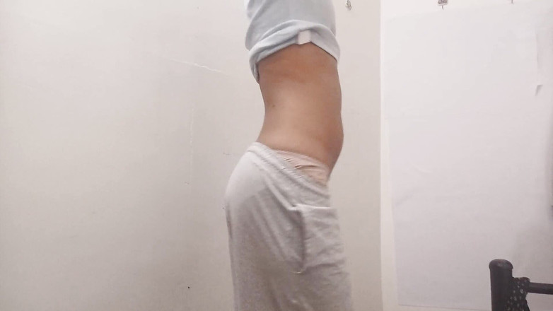 desigirl93: 展示胸部和狗式与全裸！