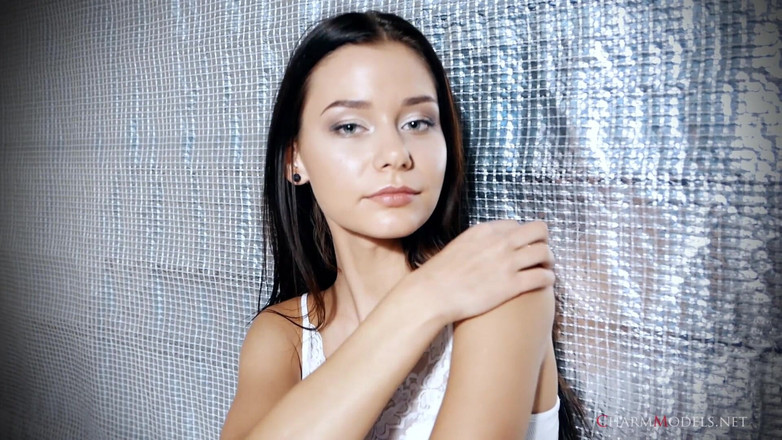 CharmModels: Mia Big Boobs Loszka na mrugającej podłodze