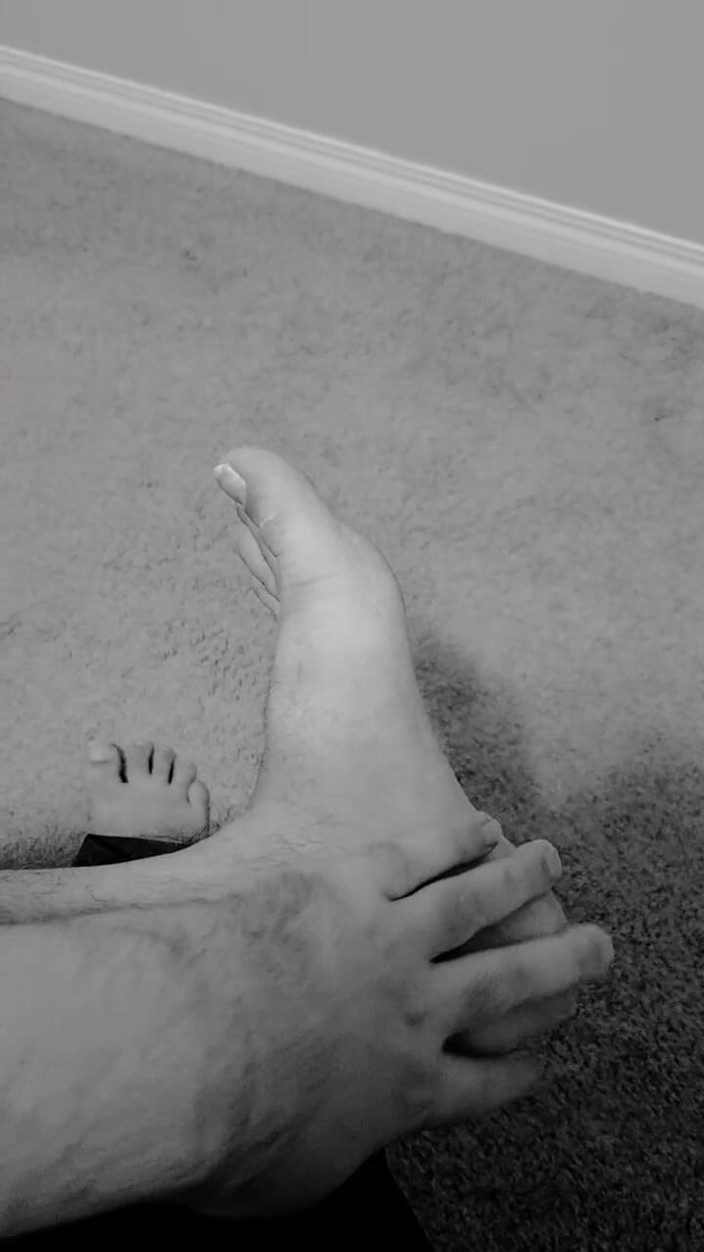 Erotic Man: पुरुष कराह रहा है और गंदा पैर पथपाकर