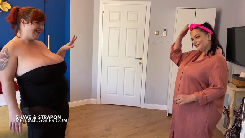Real Plump Lesbians: Bbw lesbiche si radeno e scopano con lo strapon