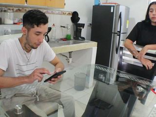 Vayolet: 私の継父が家にいない間にファック - スペインのポルノ