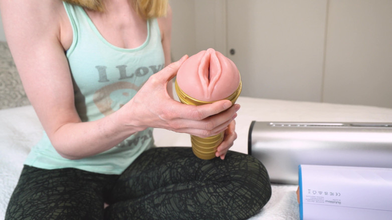 VelvetVeronica: Otomatik sakso / elle muamele için fleshlight'ınızı hackliyor! Vacuglide 2