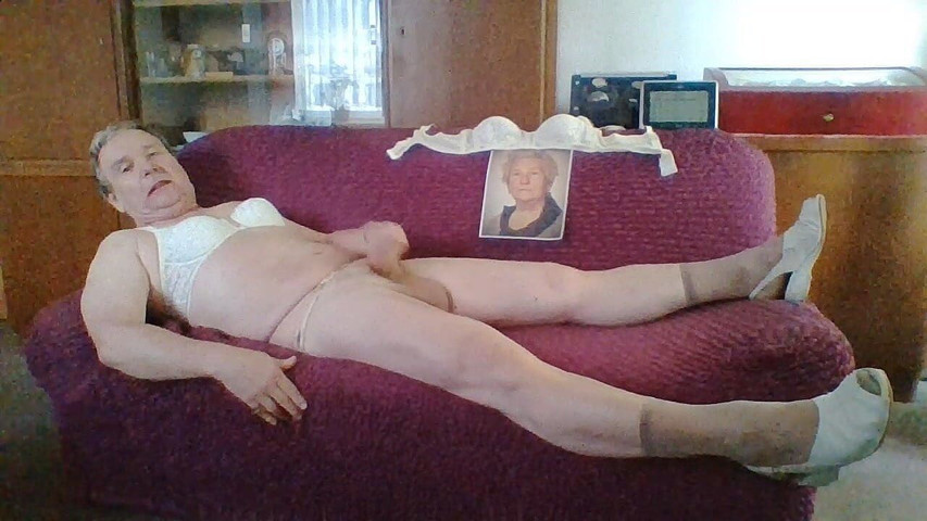 On Sundays I Jerk off with Ilse's Bra (Andi geil)